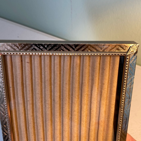 Vintage Metal 5x7 Table Top Picture Frame - Picture 5 of 8